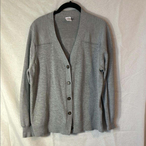 💕3/$15💕 Gray Button-Up Cardigan - Picture 1 of 8